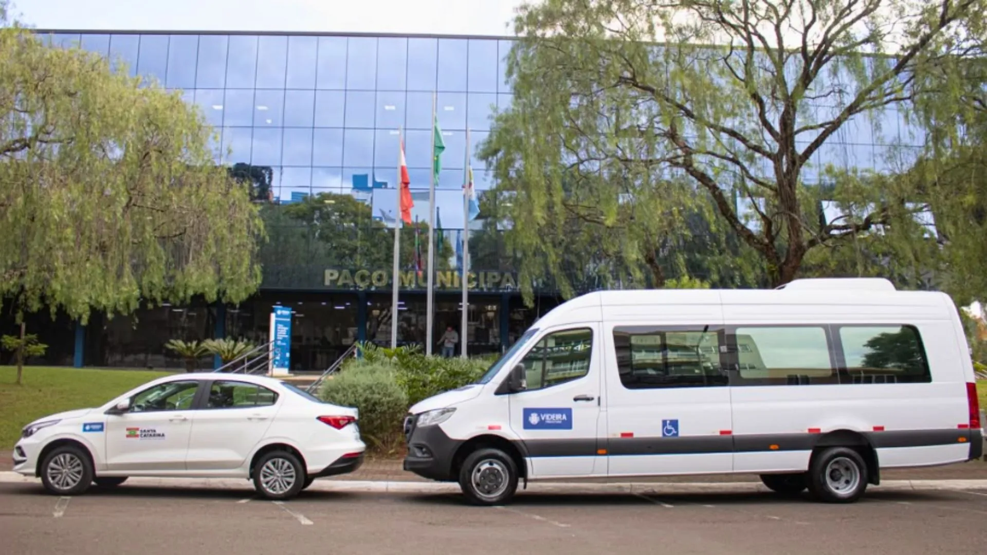 Saúde de Videira recebe dois novos veículos para transporte de pacientes