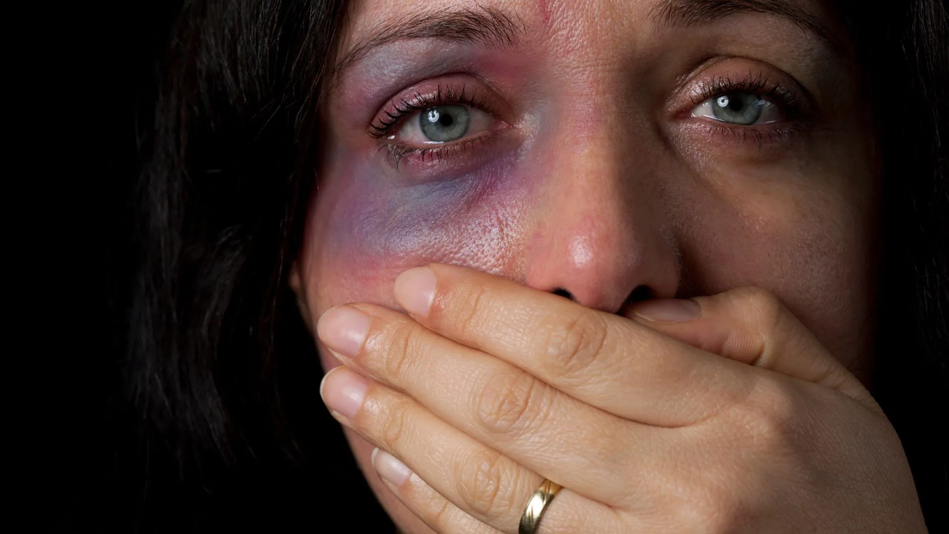 Quatro mulheres morrem por dia no Brasil vítimas de feminicídio