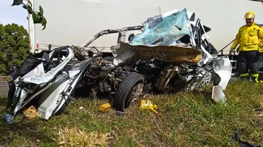 Acidente na BR-282 mata três pessoas da mesma família