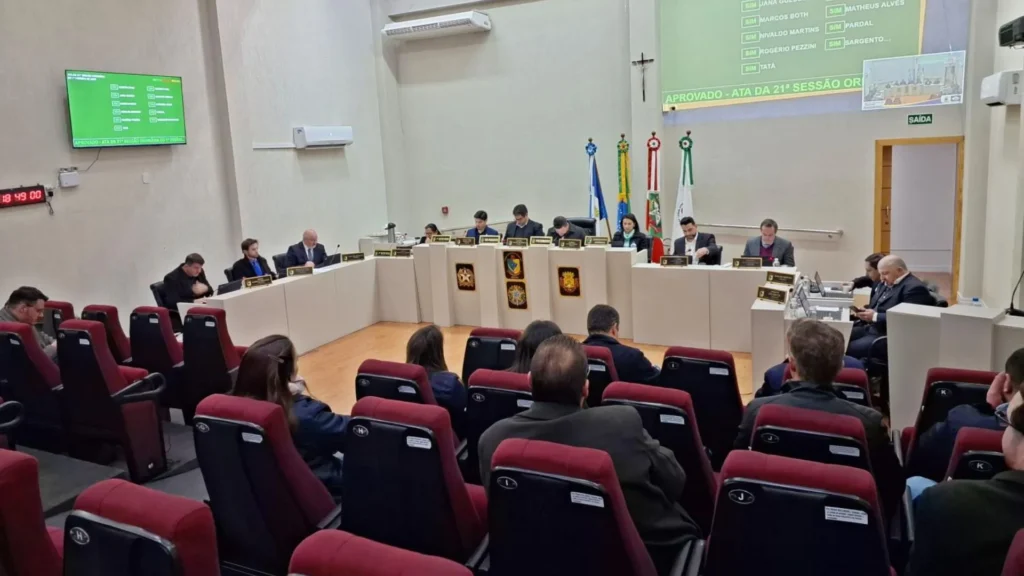 Câmara de Videira debate água, cria conselho e aprova crédito para a saúde