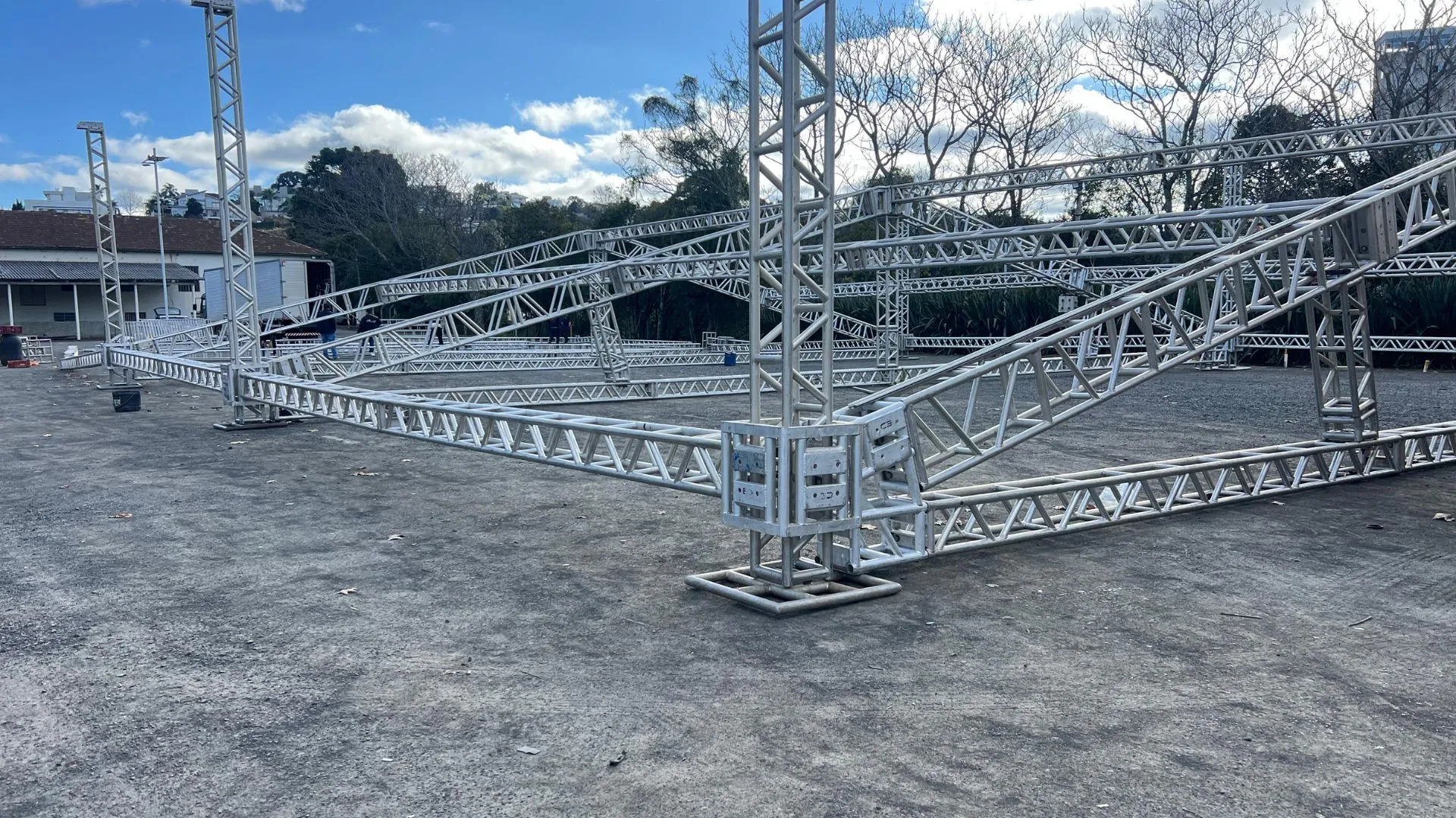 Festa da Fogueira começa a tomar forma no Parque Central