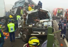 Engavetamento deixa motoristas presos às ferragens na BR-101