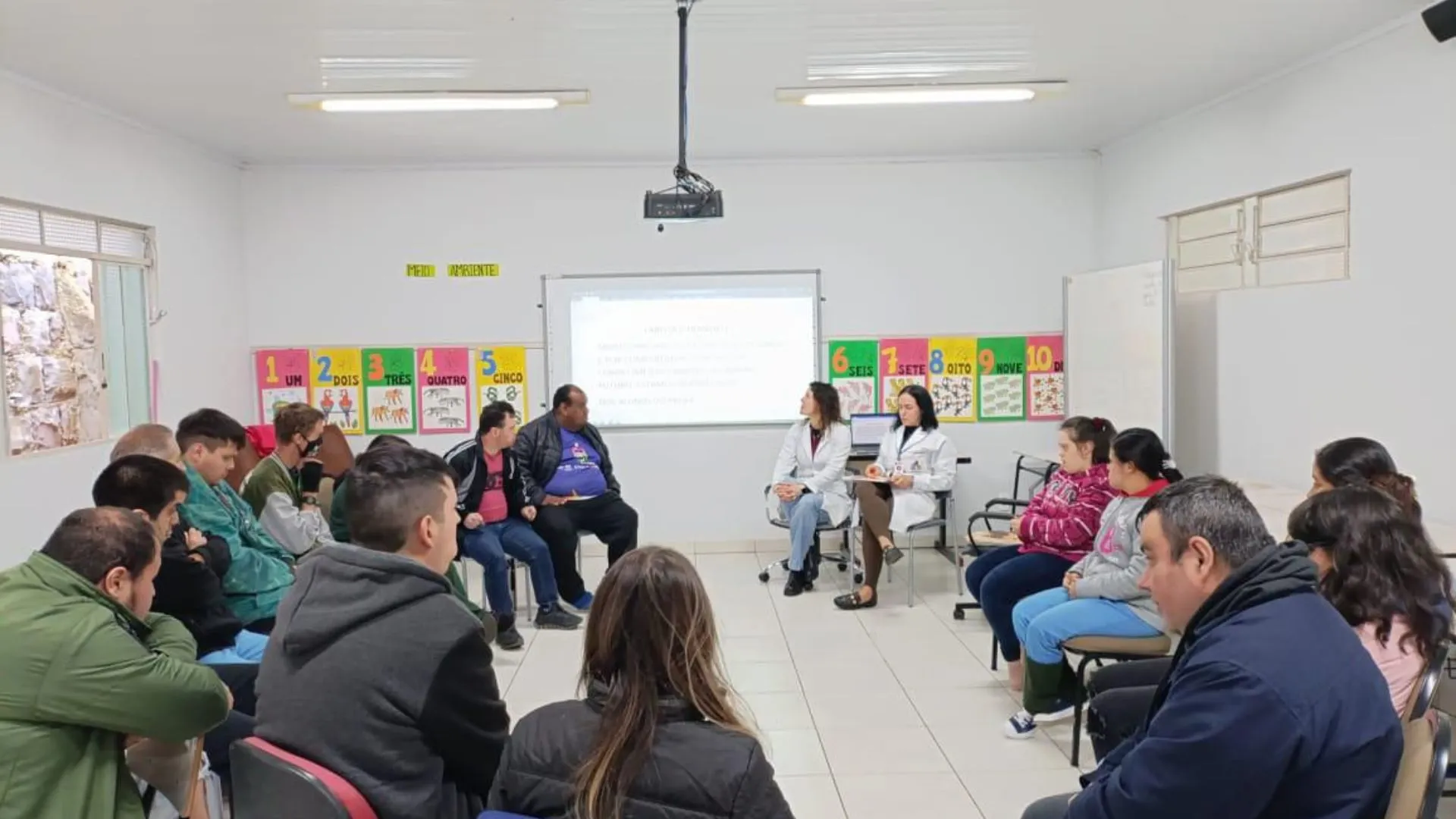 Roda de conversa na APAE de Caçador aborda hepatites virais
