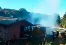 Incêndio atinge casa no interior de Videira e mobiliza bombeiros