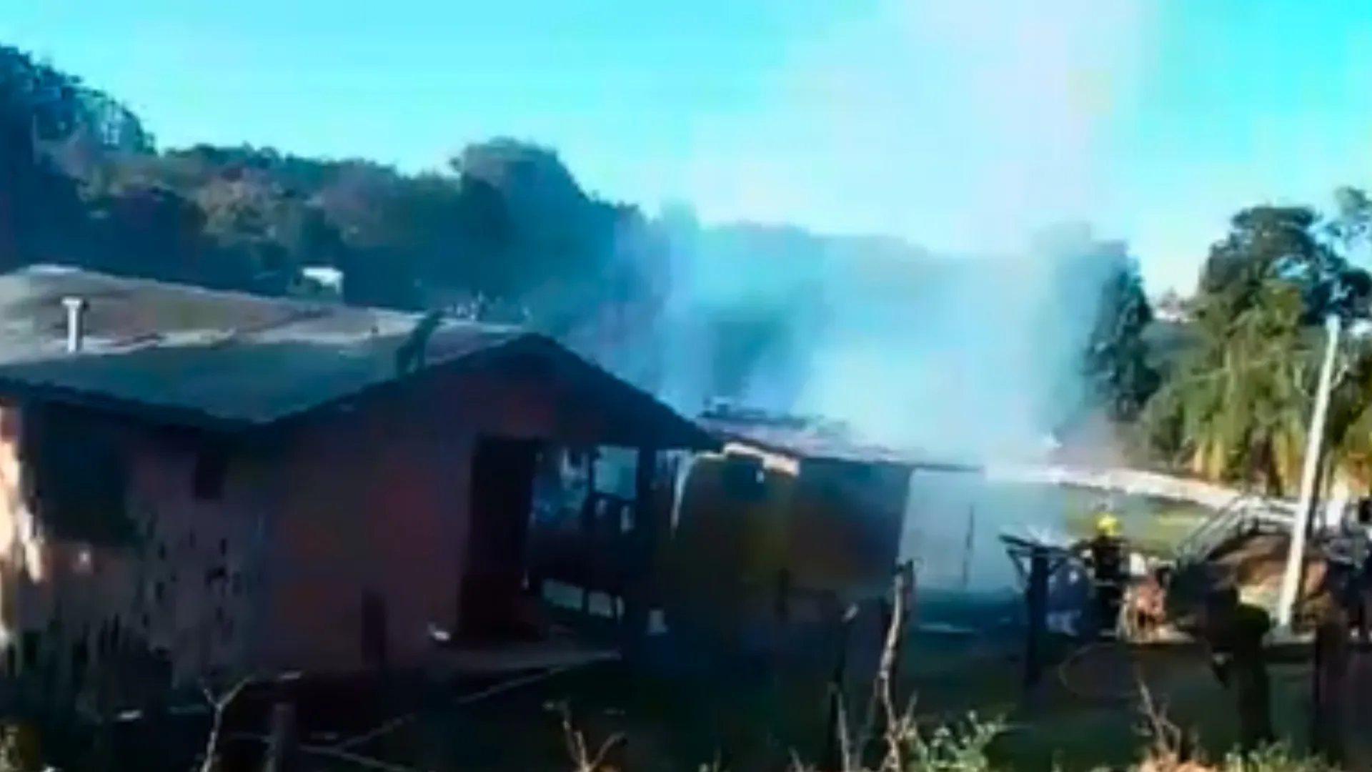 Incêndio atinge casa no interior de Videira e mobiliza bombeiros