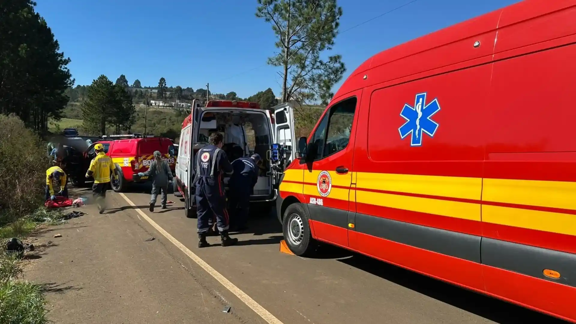 Motociclista cai e atropela bebê, criança e dois adultos