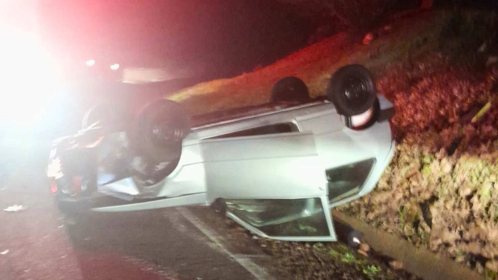 Motorista capota carro em Arroio Trinta e é encontrado ferido