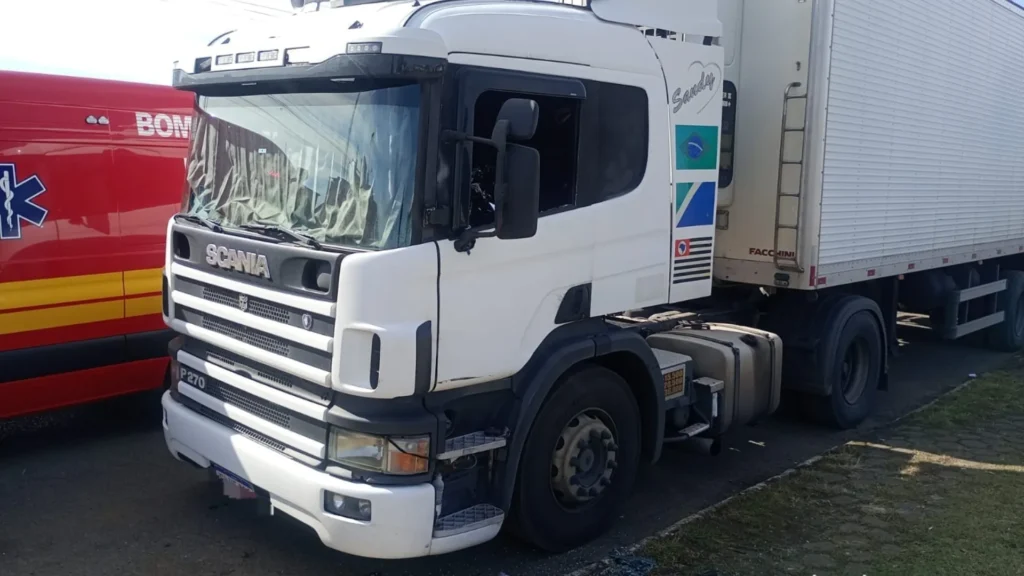 Motorista é encontrado morto dentro de carreta em Santa Cecília