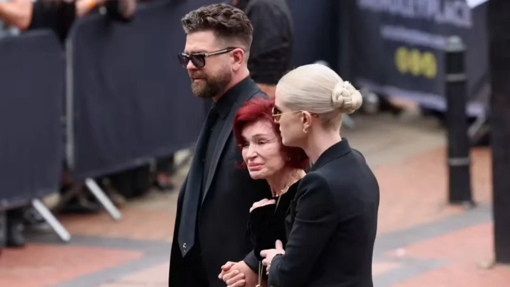 Fãs lotam ruas de Birmingham em despedida a Ozzy Osbourne