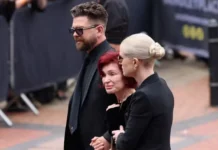 Fãs lotam ruas de Birmingham em despedida a Ozzy Osbourne