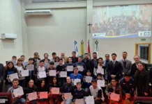 Vereadores mirins tomam posse em Videira e reforçam o futuro da política local