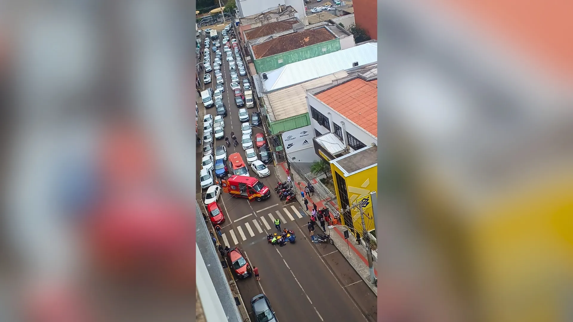Pedestre é atropelado por moto em faixa no Centro de Videira