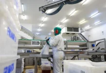 Indústria e serviços crescem acima da média nacional em SC