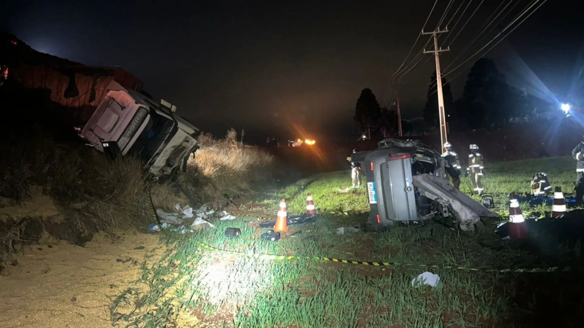 Acidente com carro de Blumenau mata 5 no Paraná
