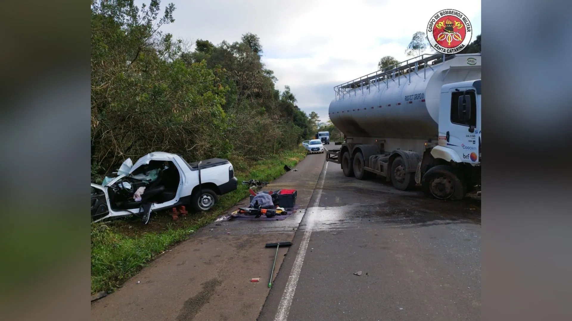 Mulher fica ferida após colisão entre carro e caminhão em Ibiam