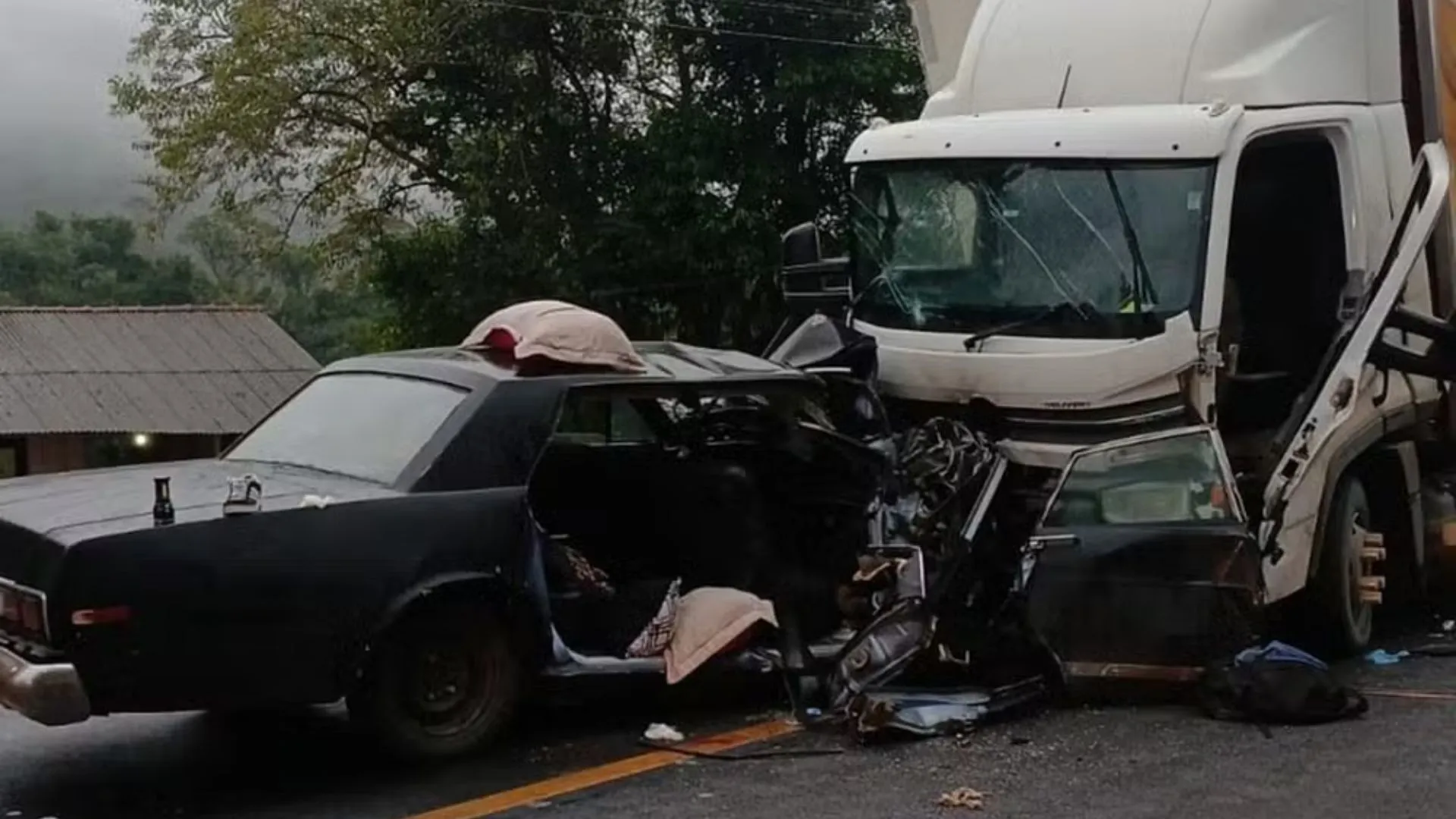 MPSC denuncia caminhoneiro por morte de três pessoas na BR-470