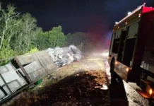 Caminhoneiro morre preso às ferragens após violenta colisão na BR-470 em Campos Novos