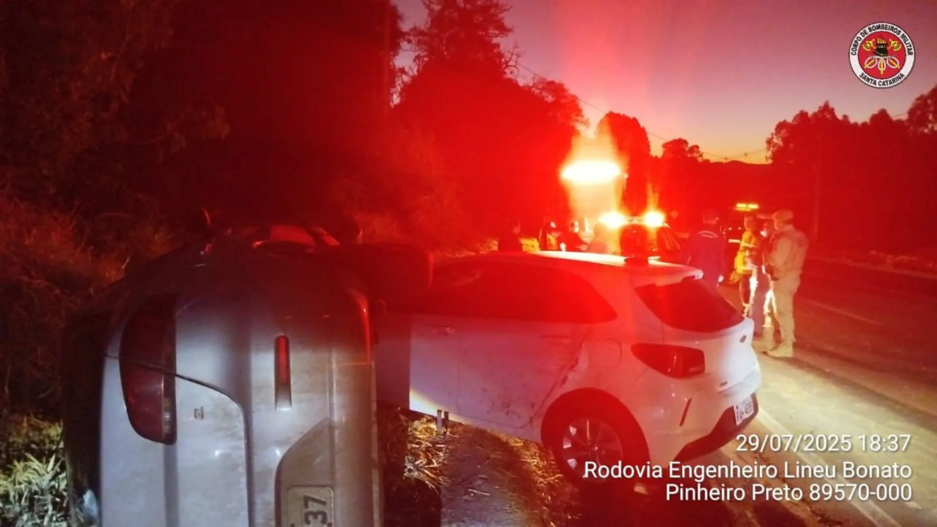 Acidente na SC-135 em Pinheiro Preto deixa duas pessoas feridas