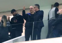 Alexandre de Moraes mostra dedo do meio em jogo do Corinthians após sanção dos EUA