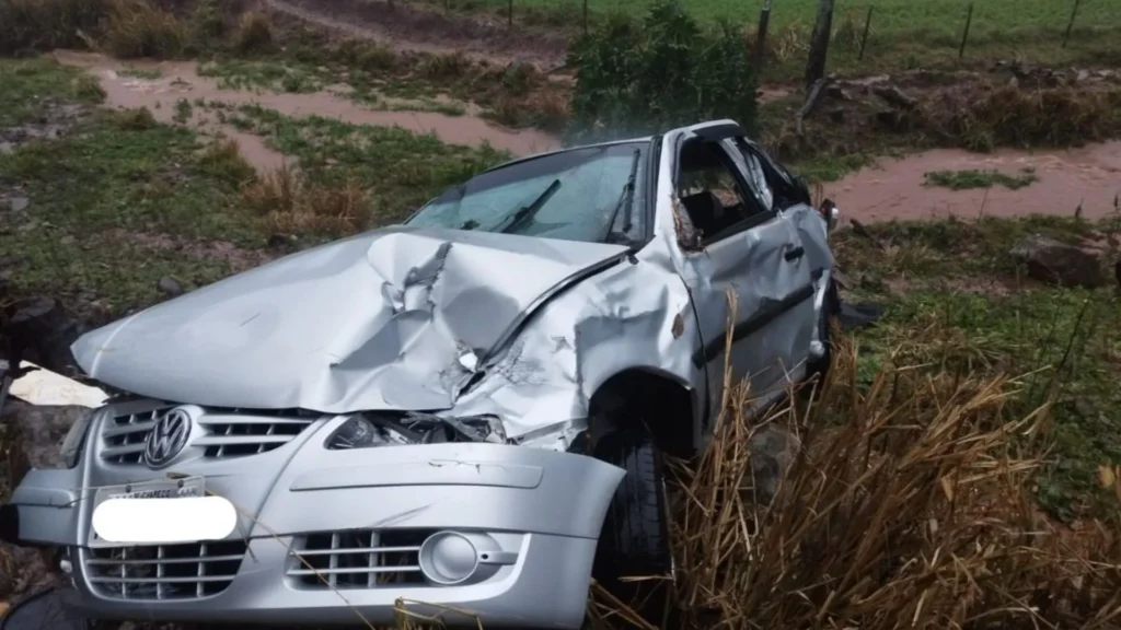 Bebê de 2 meses é lançada da cadeirinha em capotamento violento no Oeste