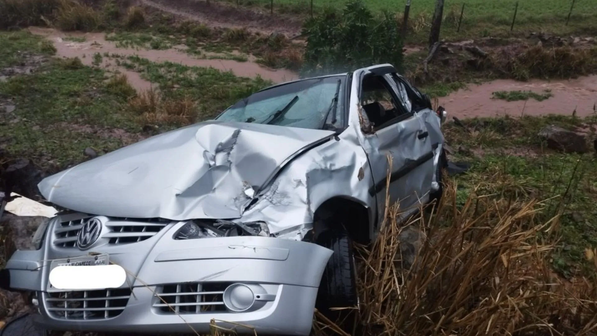 Bebê de 2 meses é lançada da cadeirinha em capotamento violento no Oeste