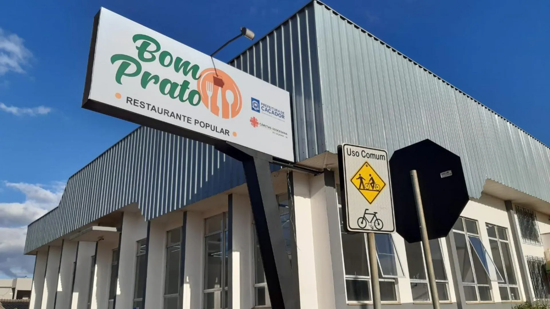 André Alves propõe janta no restaurante popular Bom Prato