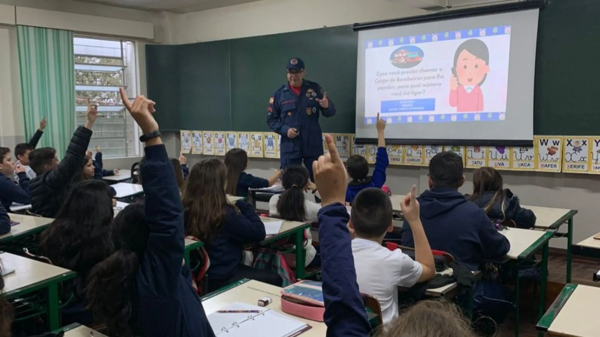 CBMSC destaca importância da prevenção contra incêndios nas escolas