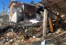 Polícia investiga corpo carbonizado encontrado após incêndio