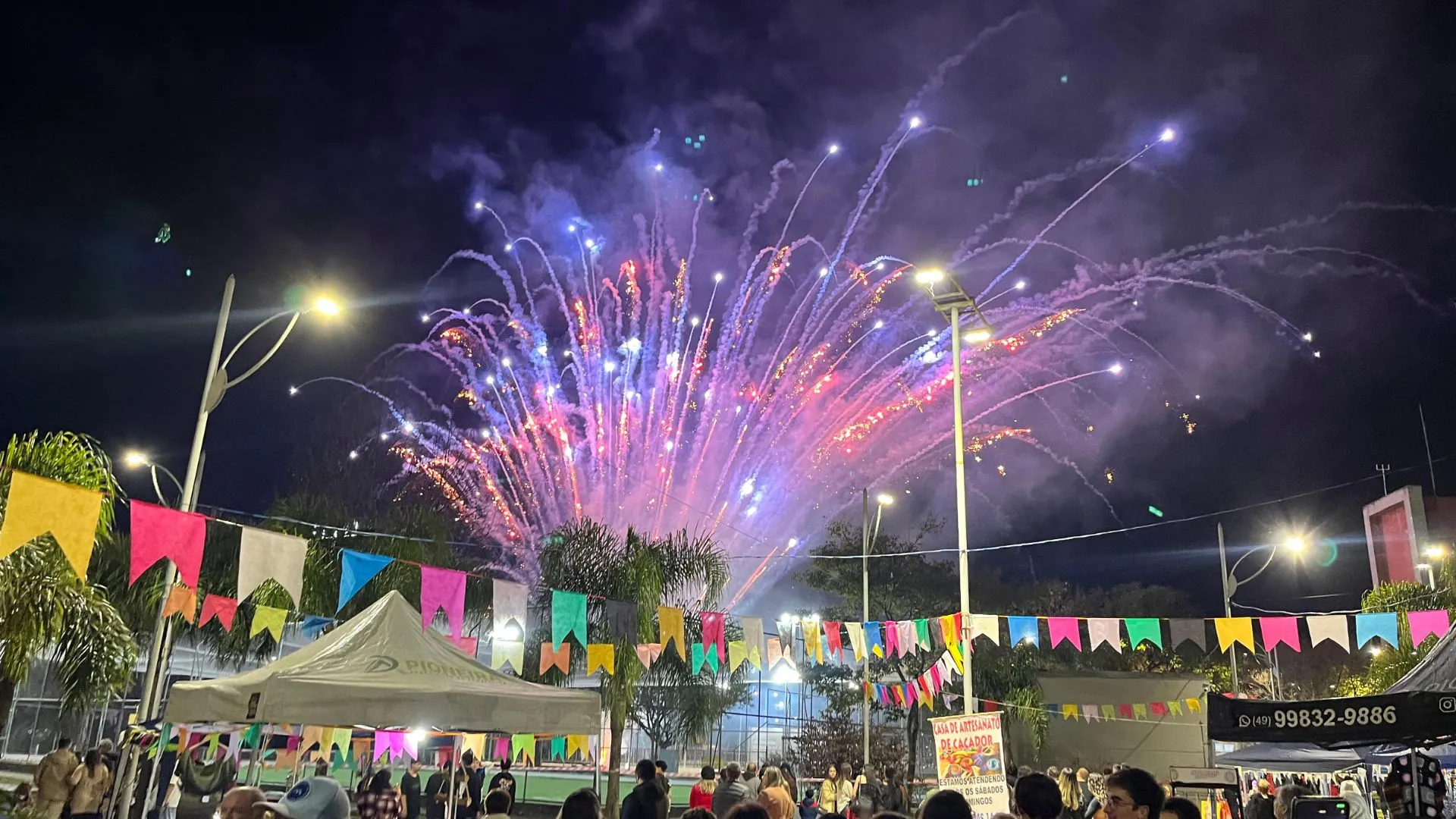 Festa da Fogueira reúne milhares de pessoas e celebra cultura e tradição
