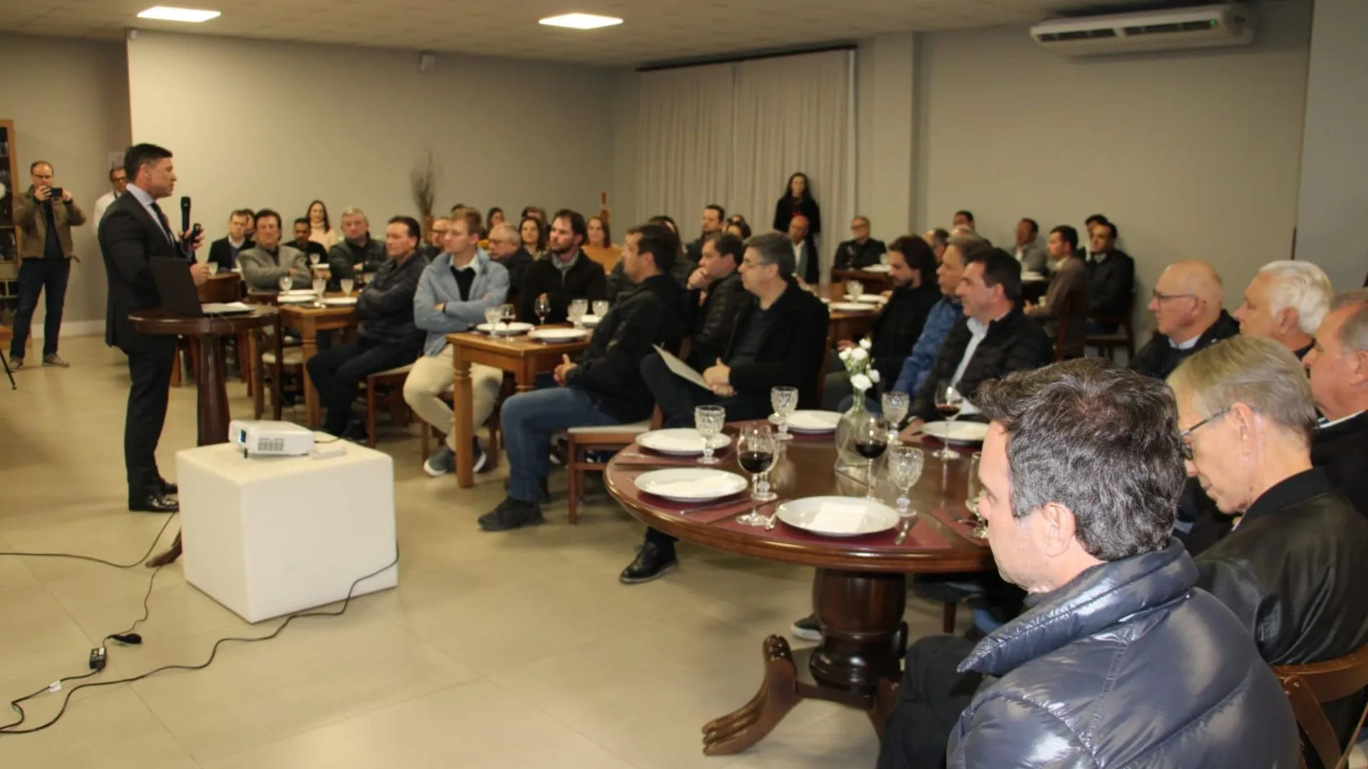 Demanda de moradias populares é tema de reunião em Caçador