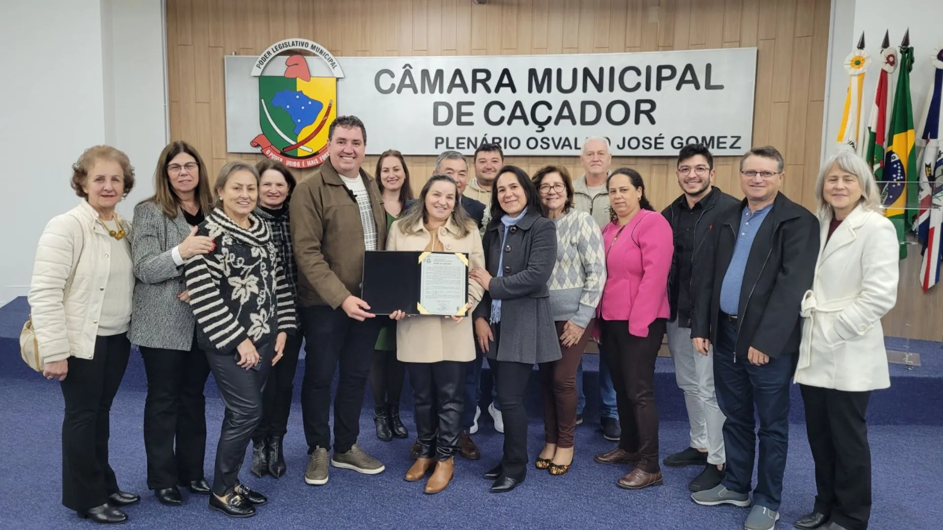Câmara de Caçador homenageia Neide Yoshida pelo trabalho na APAE