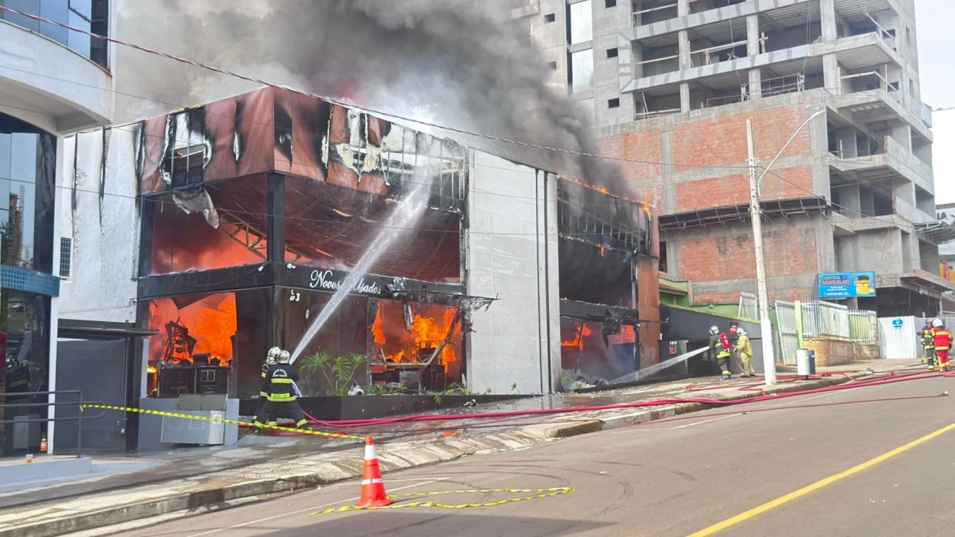 Incêndio destrói loja de móveis no centro de Concórdia neste sábado