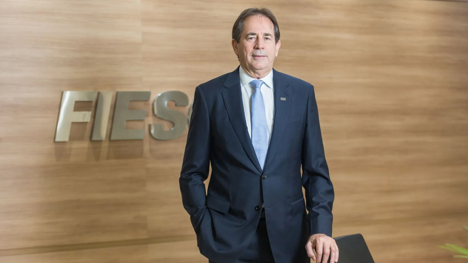 FIESC critica taxação de 50% e teme queda nas exportações