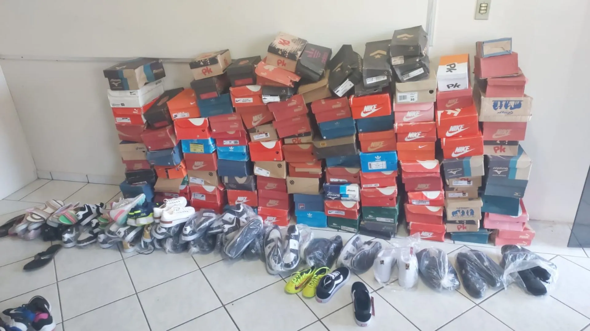 PRF apreende mercadorias contrabandeadas em Ibicaré