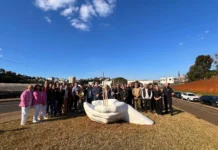 Caçador inaugura monumento “Mãos que Cuidam” no Parque Linear