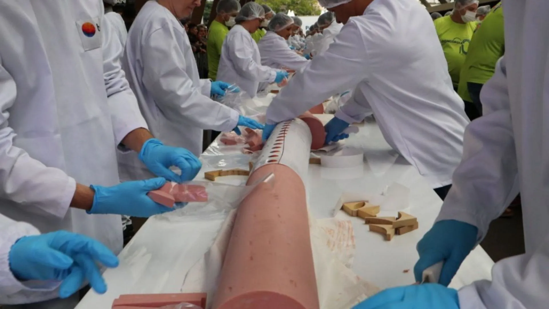 Concórdia celebra 91 anos com mortadela de 91 metros