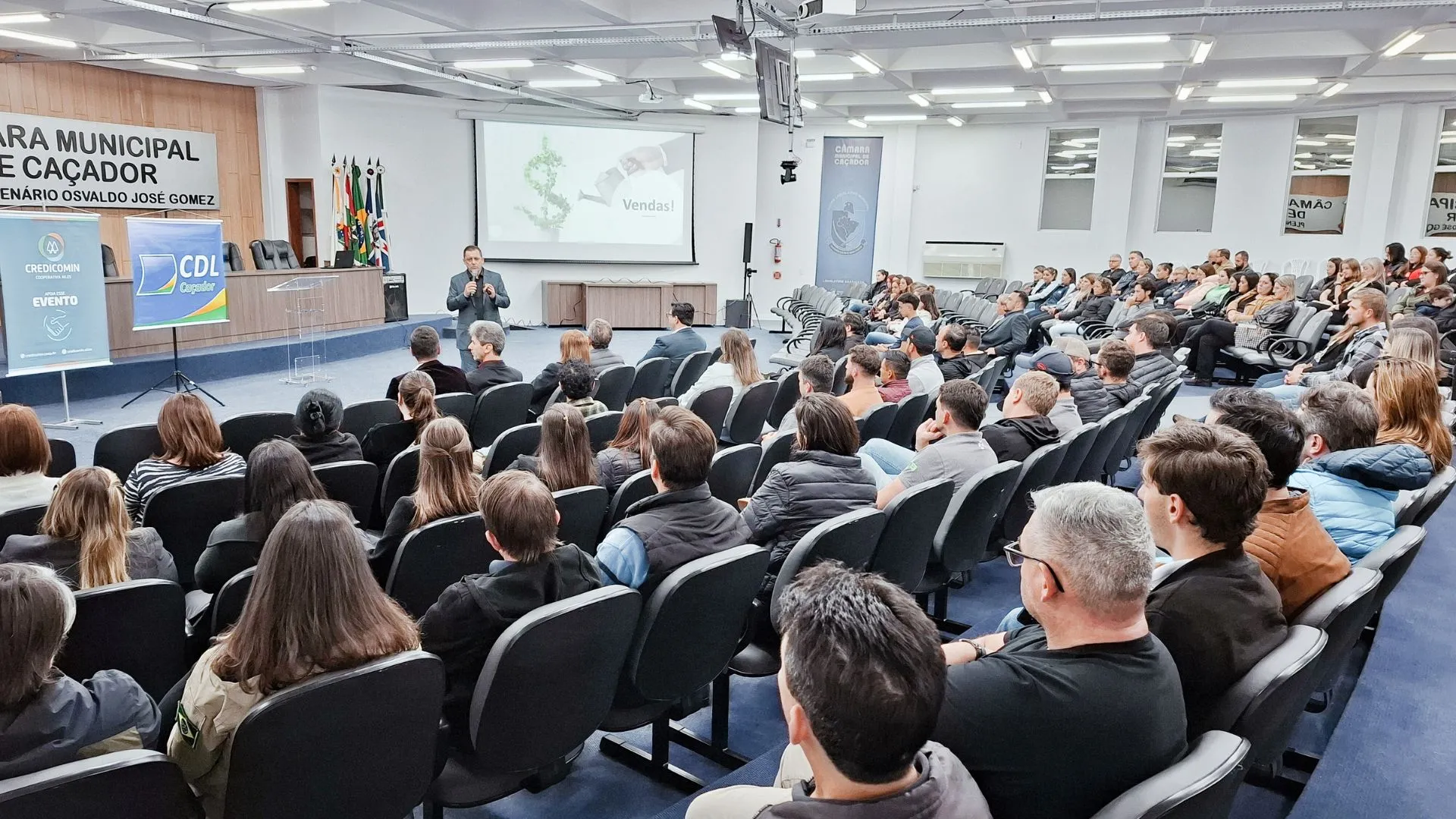 CDL Caçador promove palestra e lança Show de Prêmios