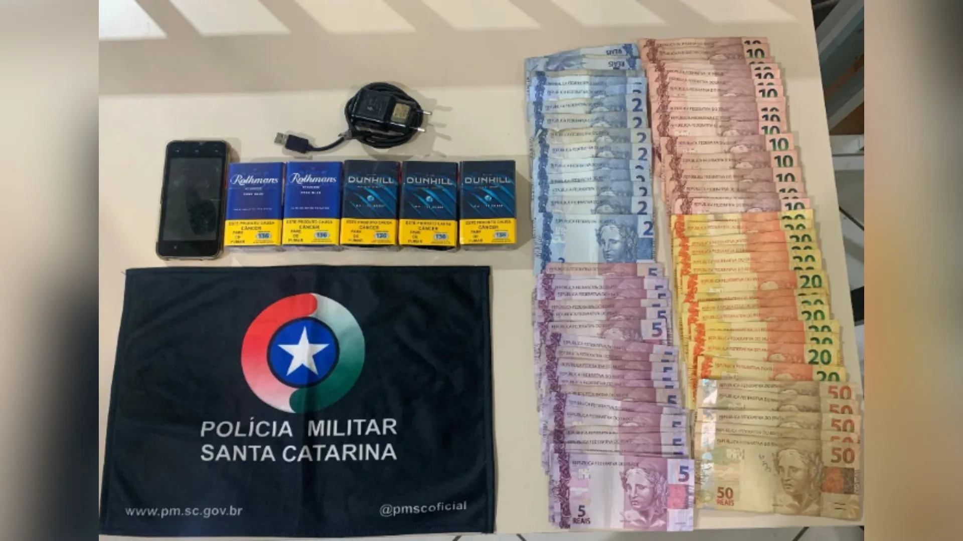 Dupla assalta posto com facão e é presa em Videira