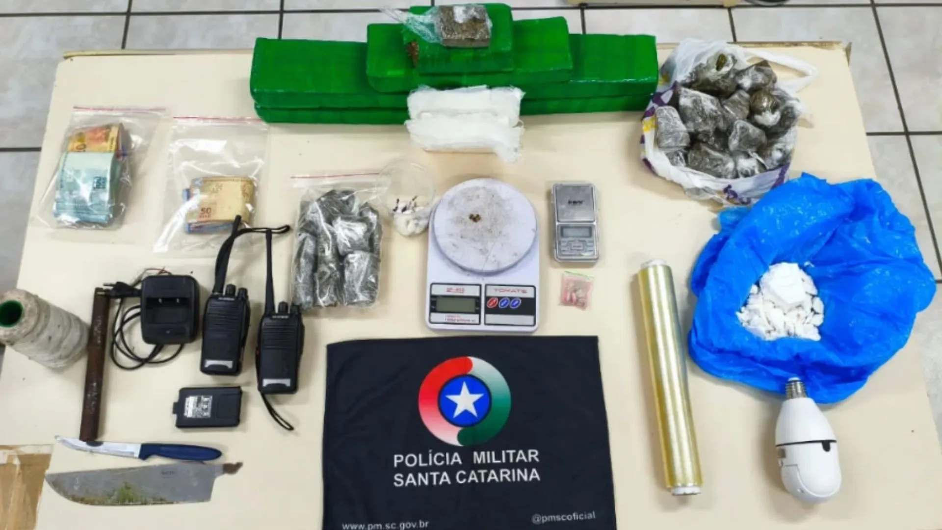 Mais de 5 kg de drogas são apreendidos em única ação da PM em Videira