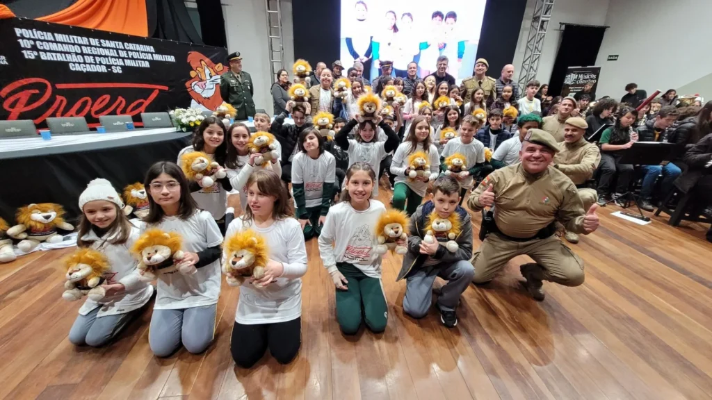 15º BPM forma 560 alunos no Proerd em Caçador