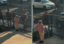 Senhora entrega bolo a policiais durante blitz e emociona em Campos Novos