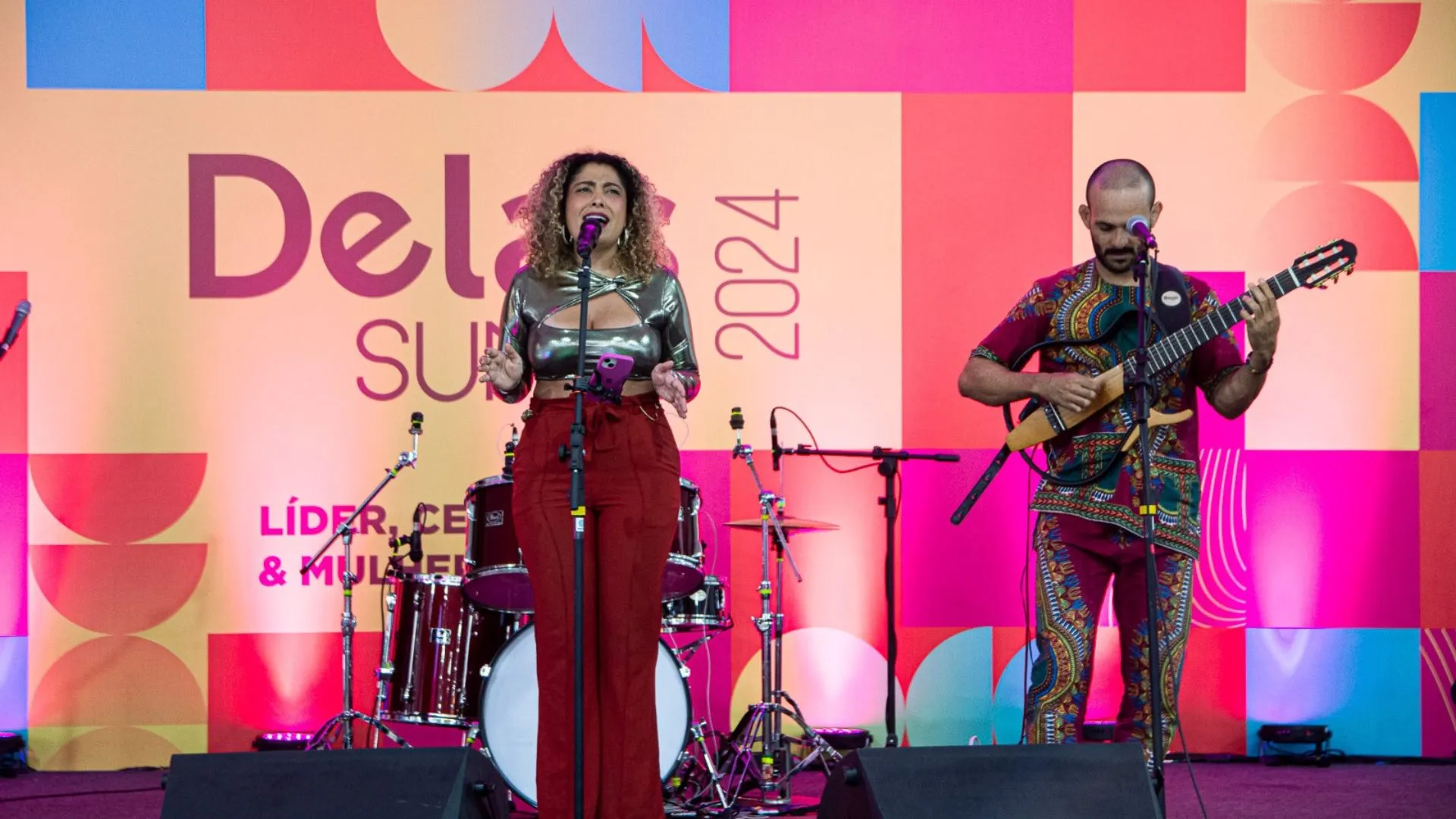 Delas Summit abre inscrições para escritoras e atrações musicais femininas