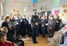 Coral Sênior da AMIMU leva música aos moradores do Vô Nenê