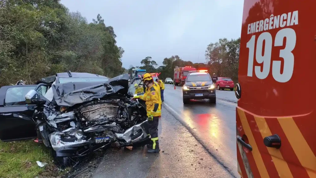 Colisão frontal deixa um morto na BR-470 em São Cristóvão do Sul