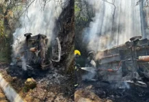 Motorista é salva por populares antes de carro ser destruído pelo fogo