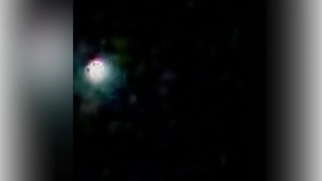 Objeto estranho com luzes é visto no céu de Rio das Antas