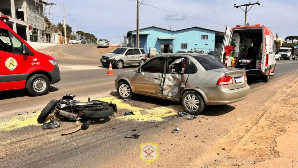 Acidente entre carro e moto deixa motociclista ferido em Caçador