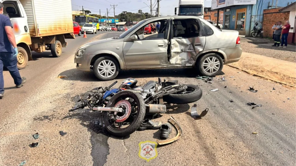 Acidente entre carro e moto deixa motociclista ferido em Caçador