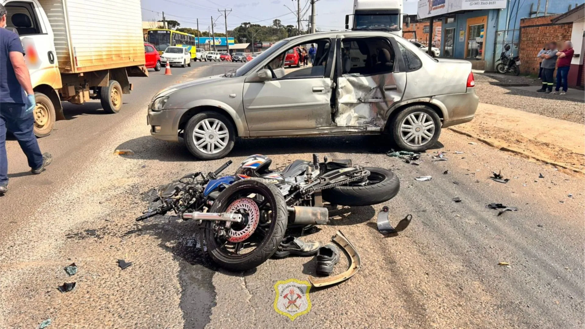Acidente entre carro e moto deixa motociclista ferido em Caçador