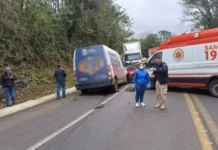 Acidente com cinco veículos na BR-282 deixa uma pessoa morta no Oeste